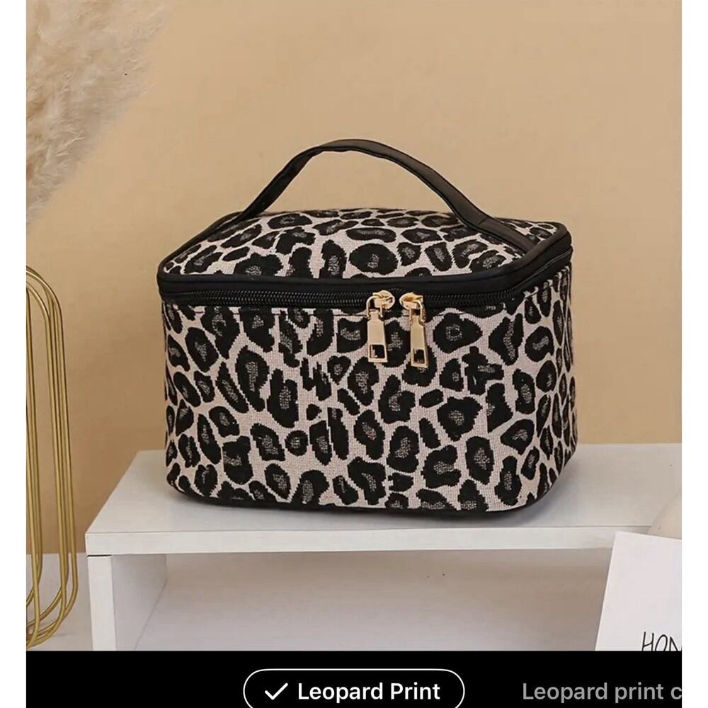 Leopard Print Travel Makeup Cosmetic Bag With Zipper And Handles NWT